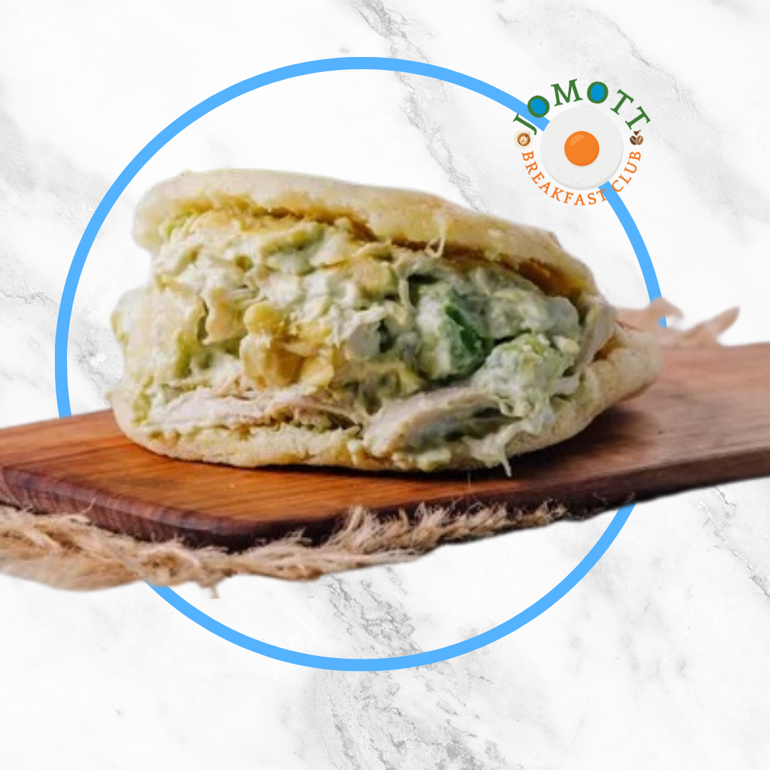 (1) AREPA DE MAIZ RELLENA DE POLLO